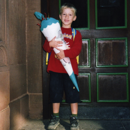 Im Jahr 2001 begann meine Schulzeit. Ich besuchte die Grundschule in Saarburg.